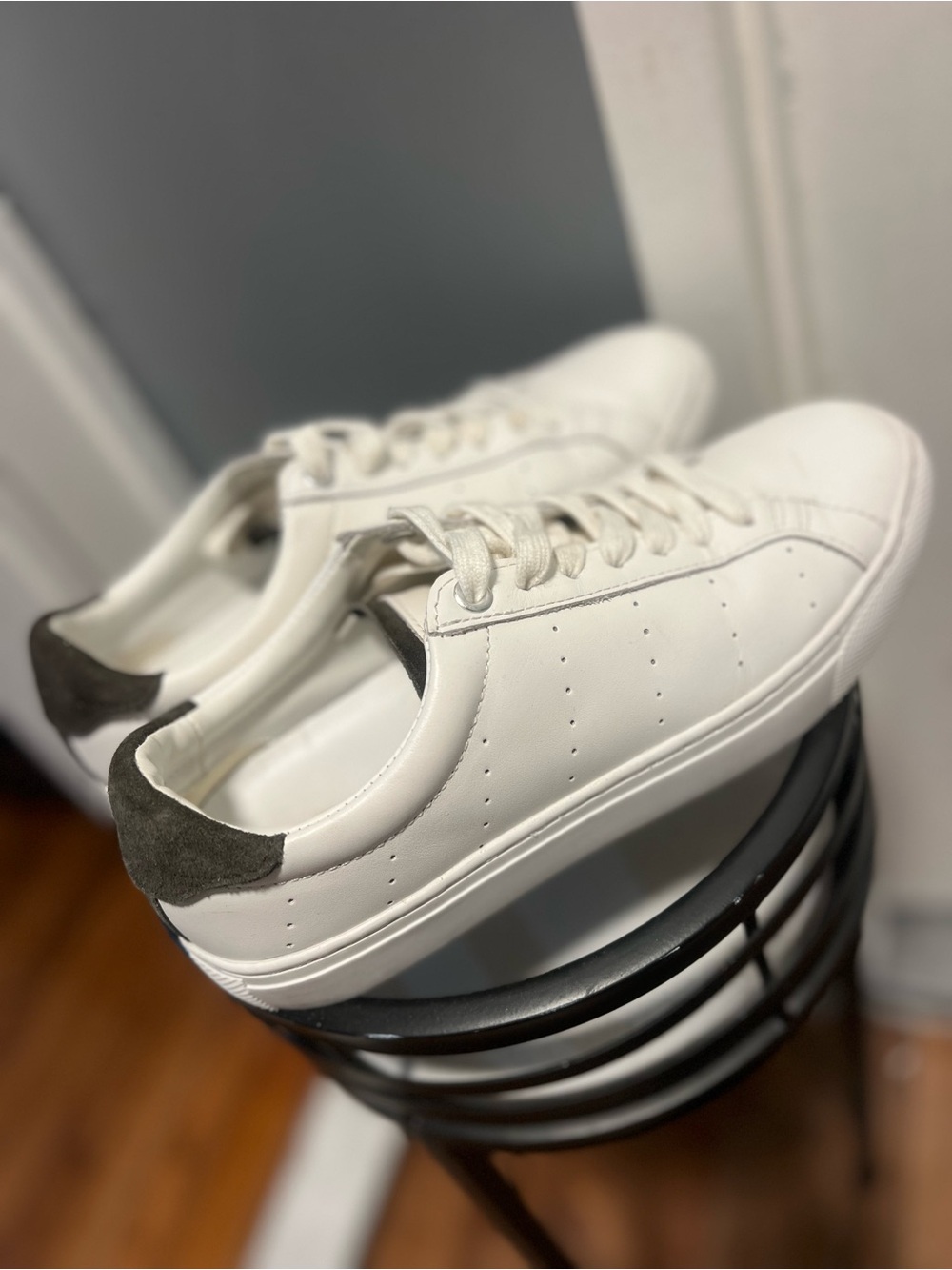 J. Crew White Leather Low-Top Sneakers with Gray Heel Tab size 7 women - Picture 7 of 12